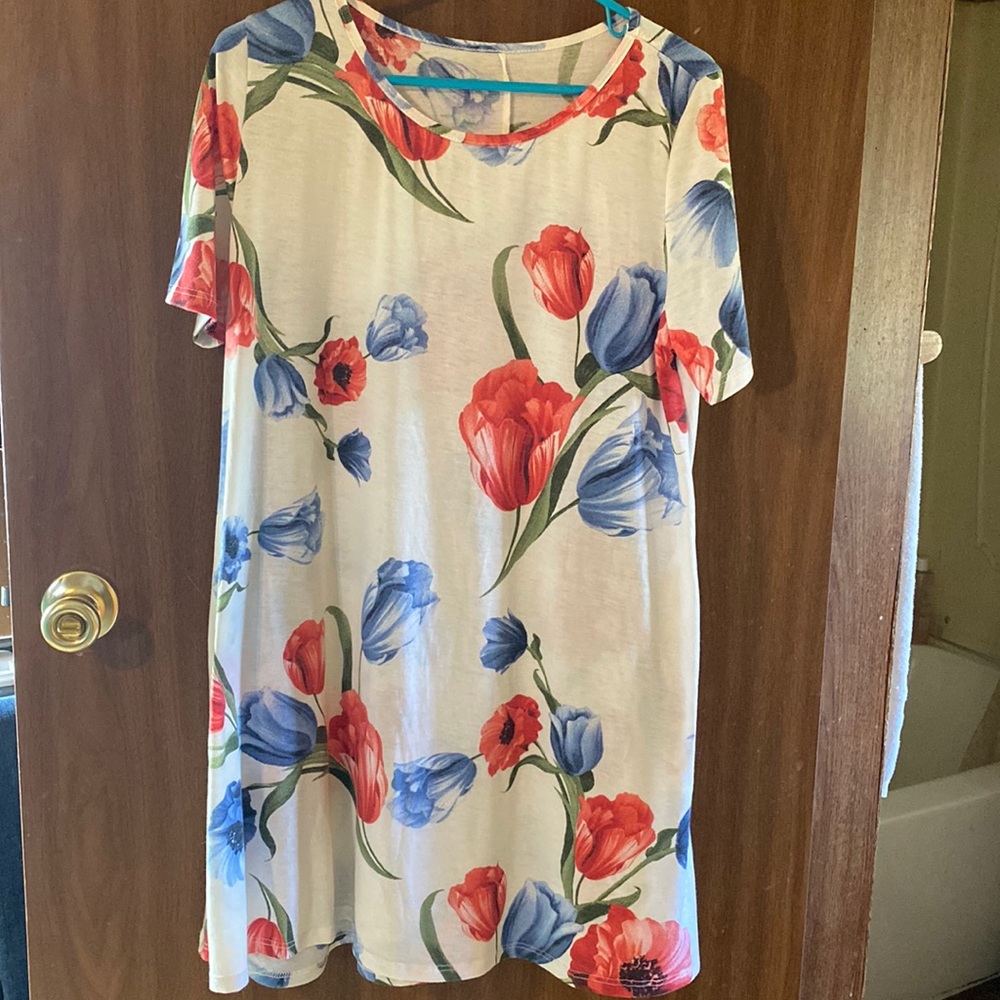 Boutique tunic shirt w/pockets.